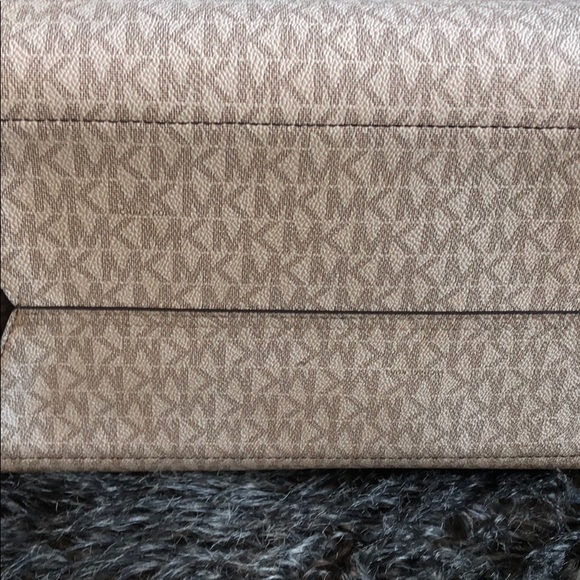 Michael Kors handbag - Picture 5 of 8